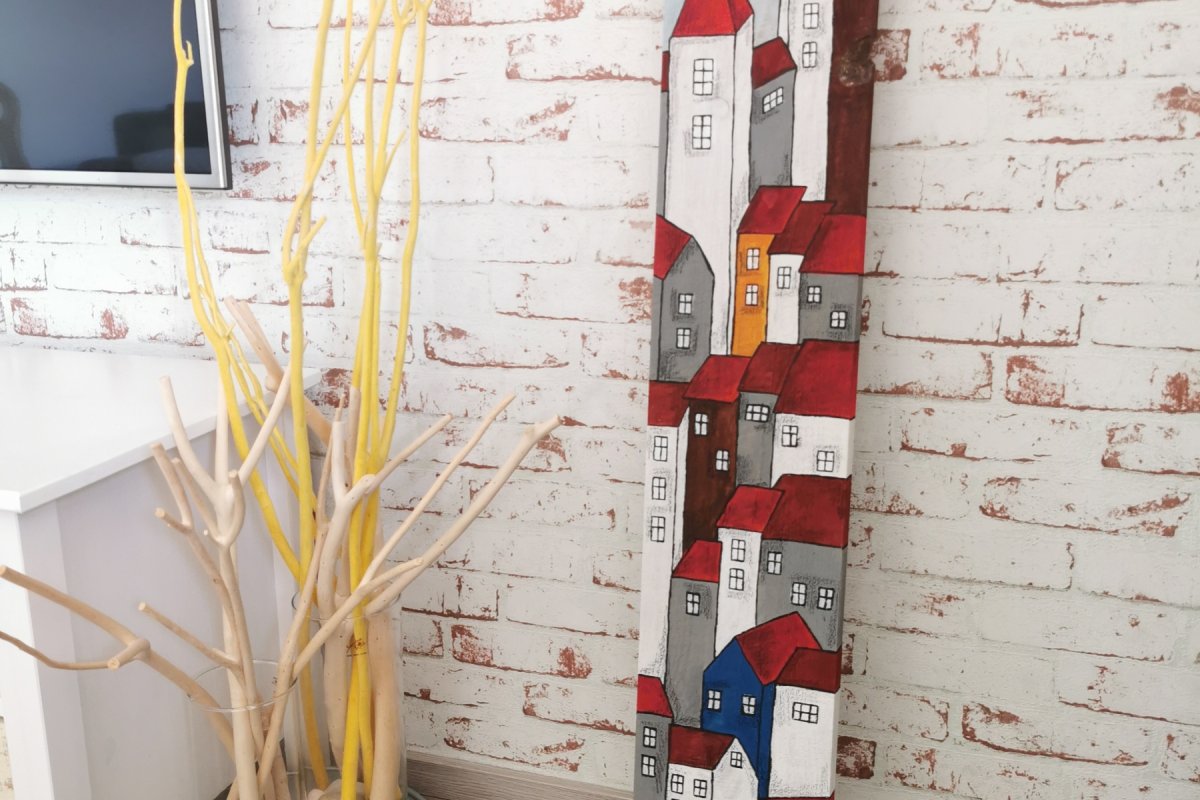 Dřevěné obrazy plné radosti: Barevné domečky, které rozzáří váš domov