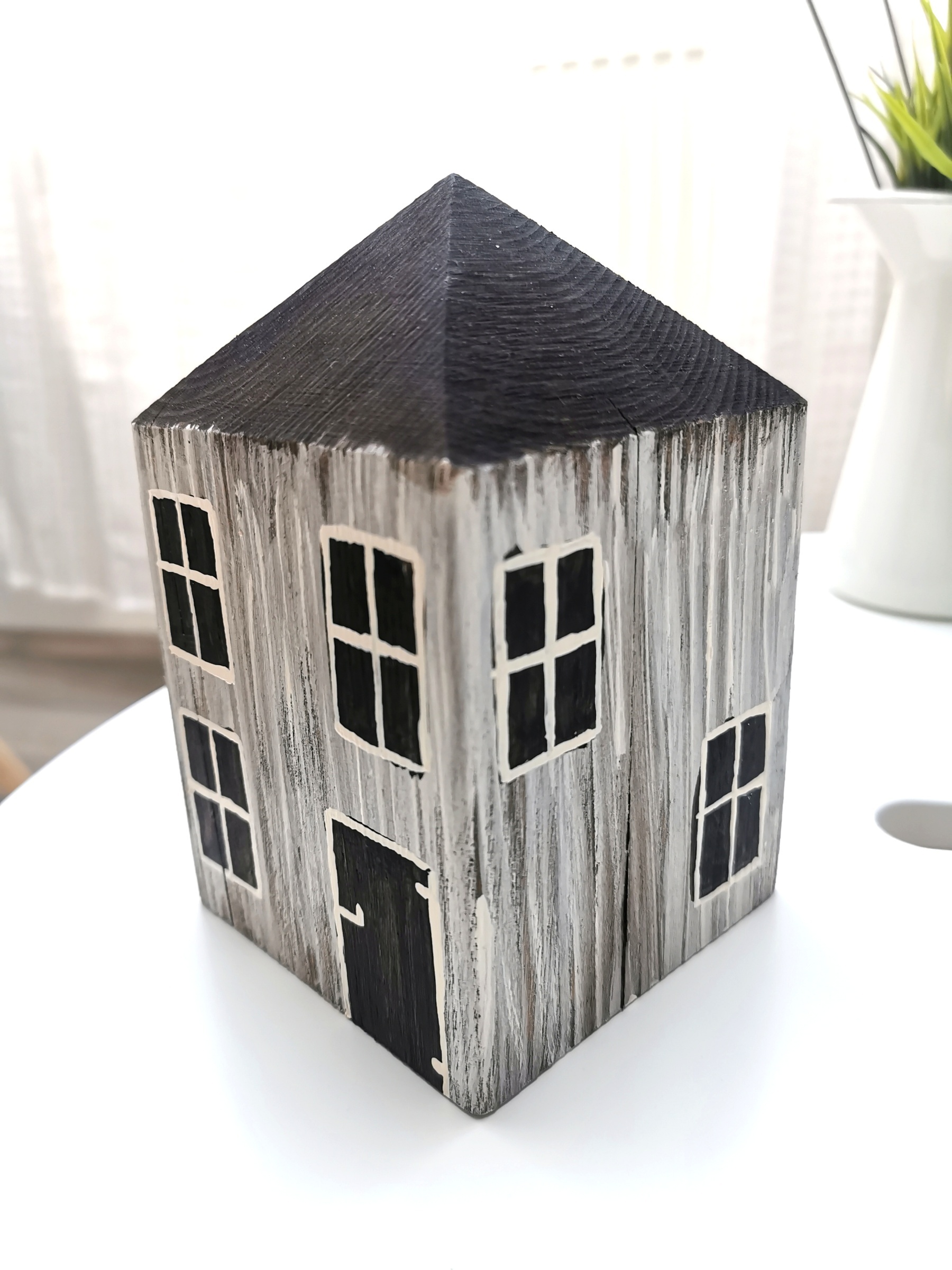 Velký dřevěný domeček se čtvercovou základnou (1ks)