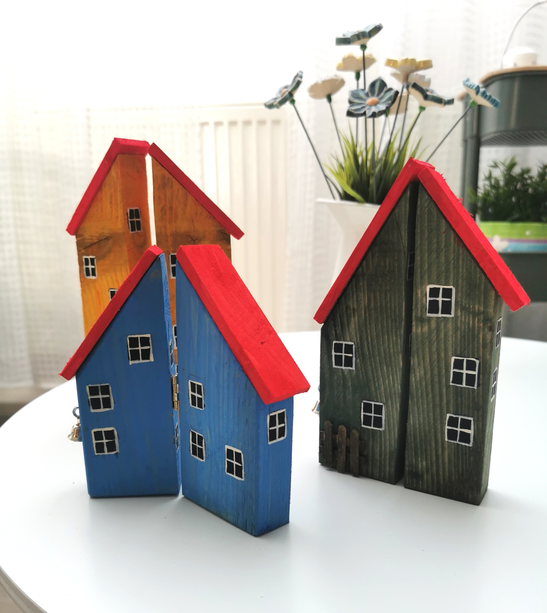 Romantické skládací domečky s červenou střechou