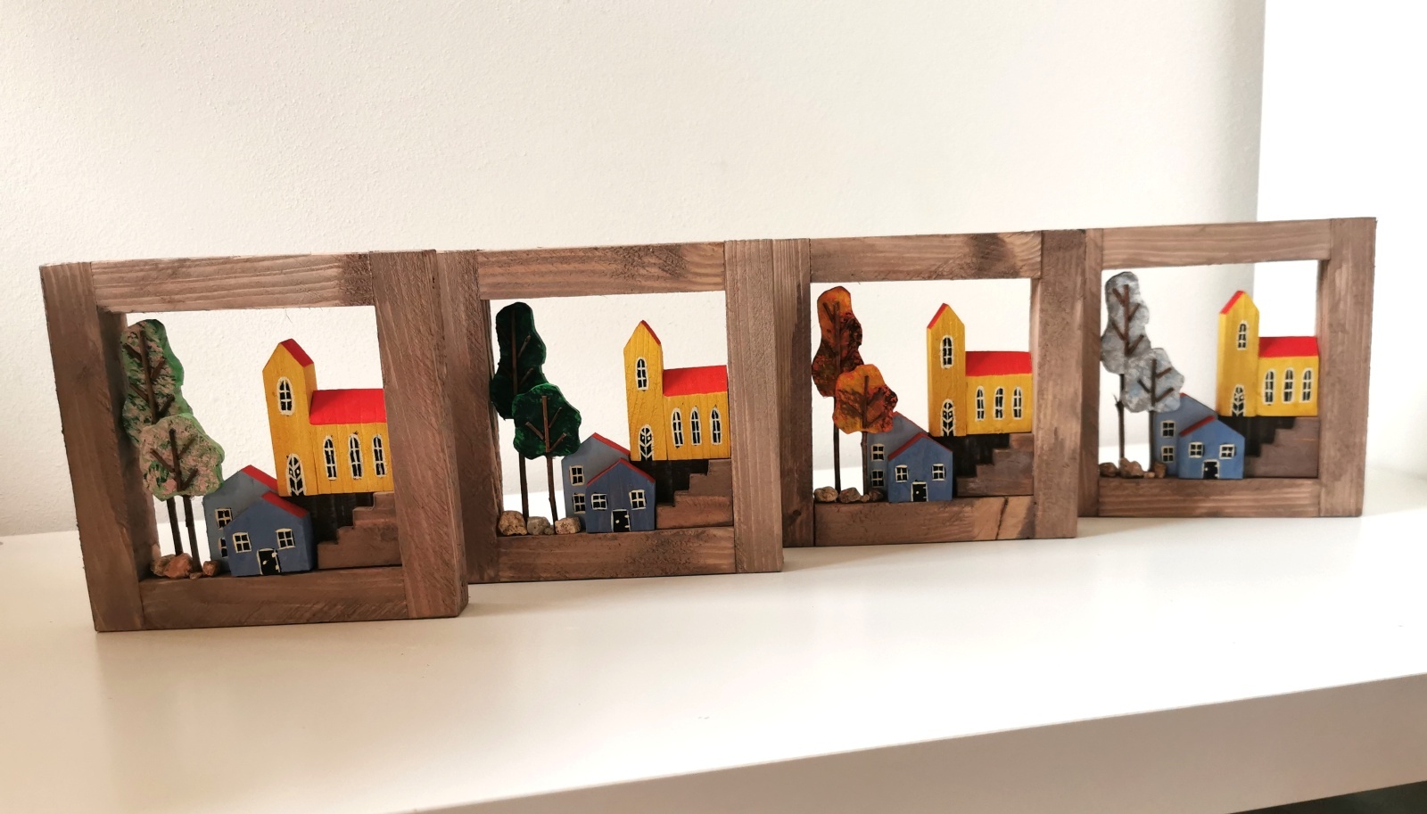 Sada obrázků s domečky - čtyři roční období