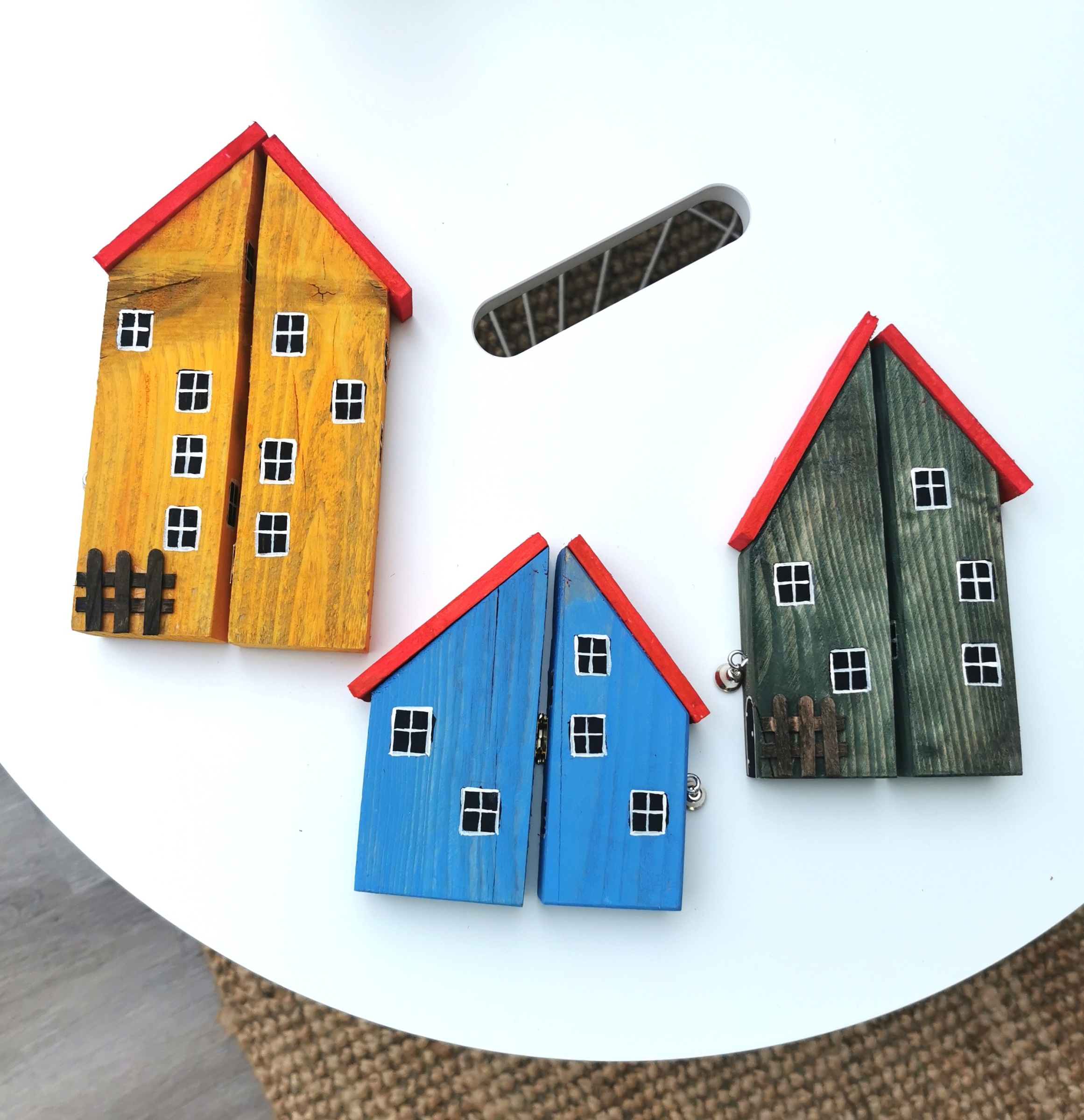 Romantické skládací domečky s červenou střechou