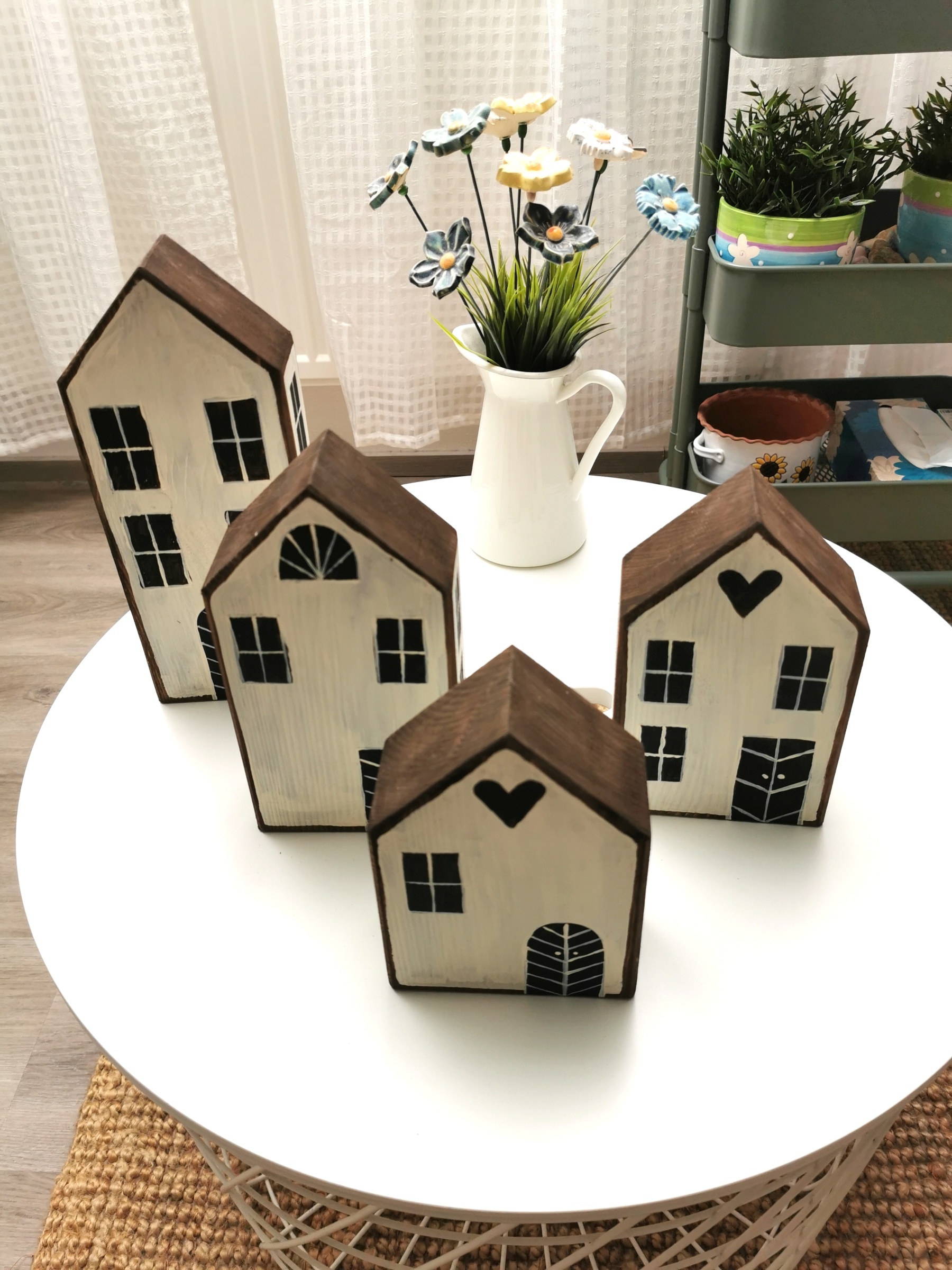 Dřevěné dekorace ve tvaru domečku - MAXI SVĚTLÝ (1kus)