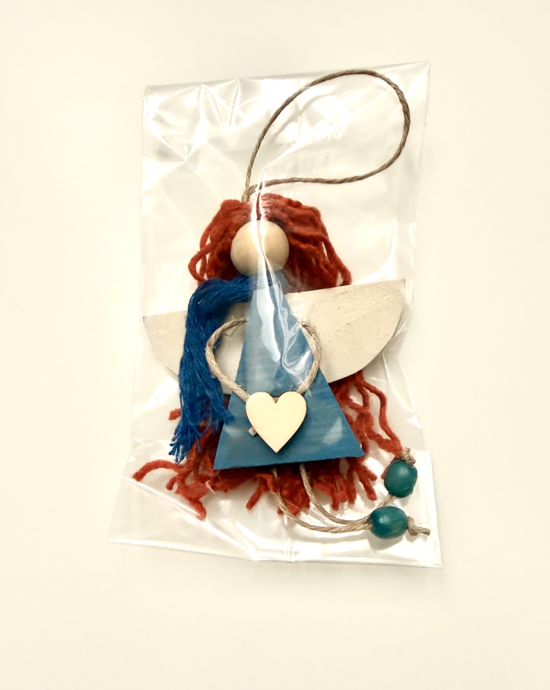 Dřevěný andílek na zavěšení