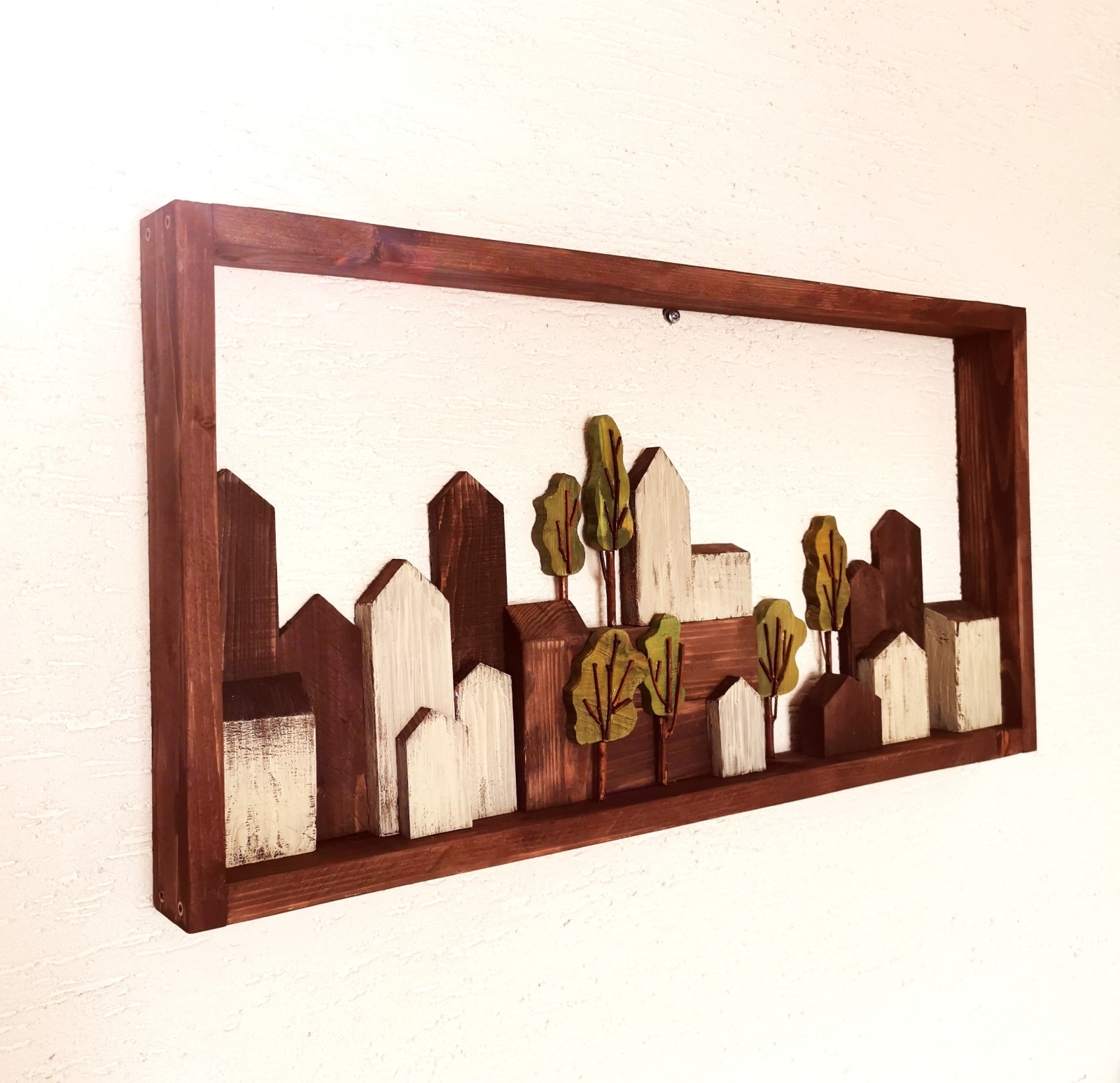 Dřevěný obraz se symbolickými domečky