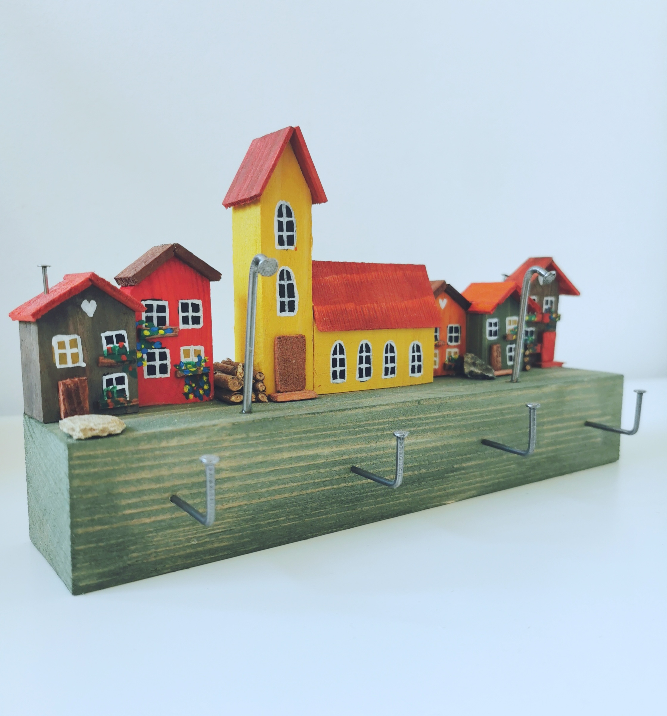 Věšák na klíče s domečky