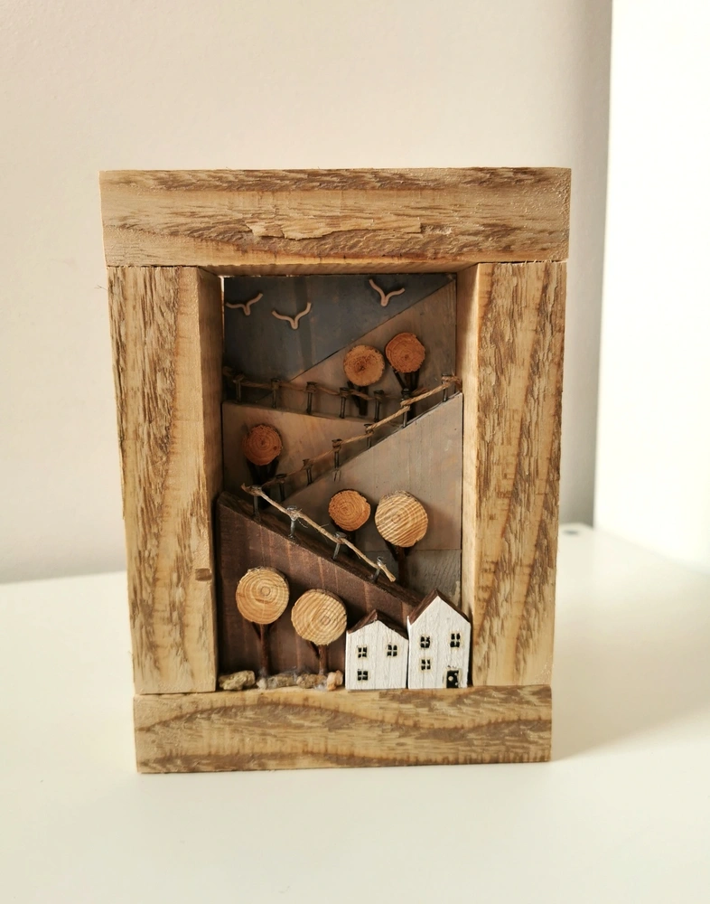 Dřevěný obrázek s domečky - Cesta k výšinám