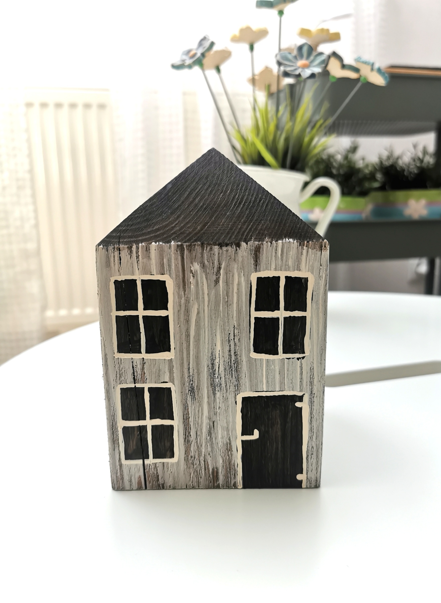 Velký dřevěný domeček se čtvercovou základnou (1ks)