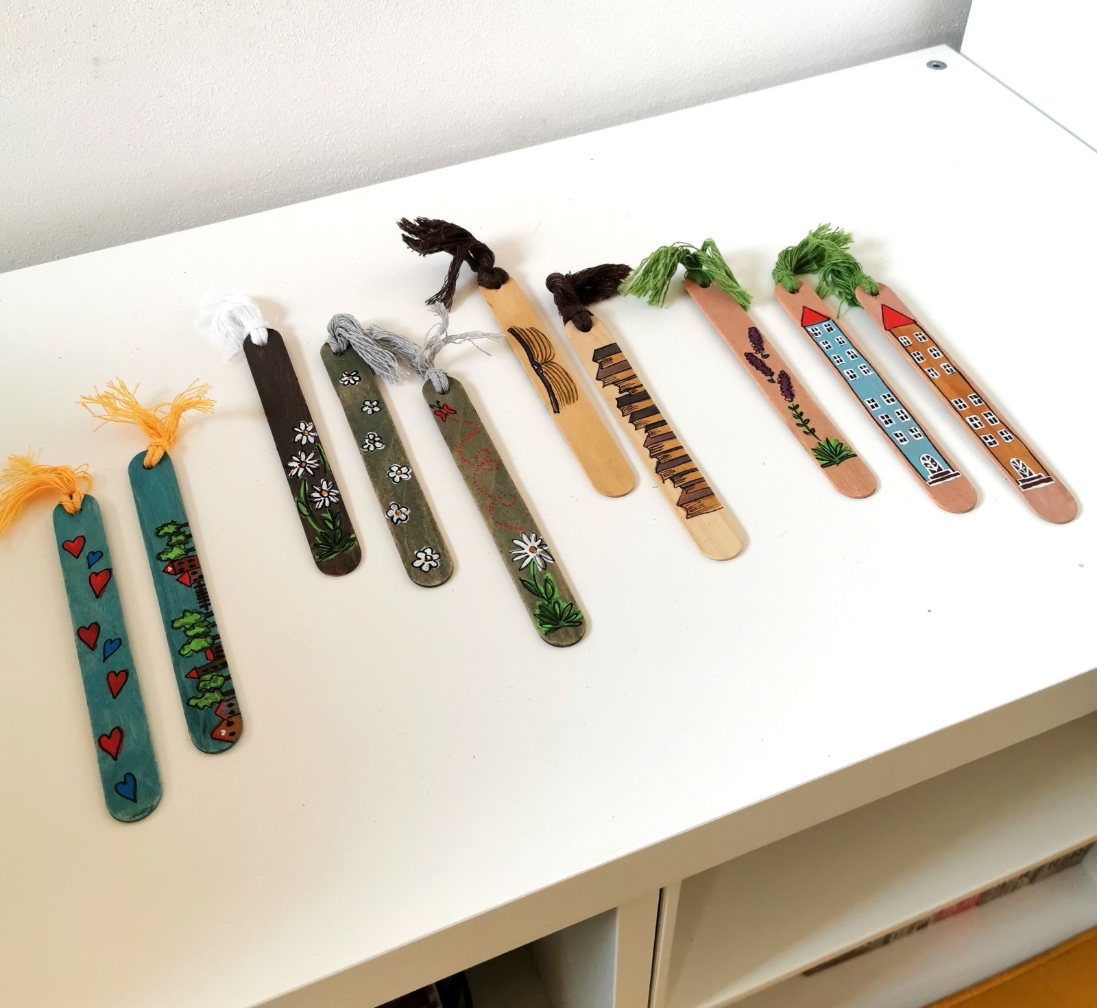 Dřevěná záložka do knihy