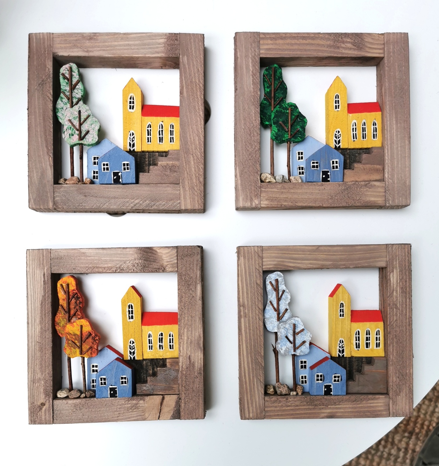 Sada obrázků s domečky - čtyři roční období