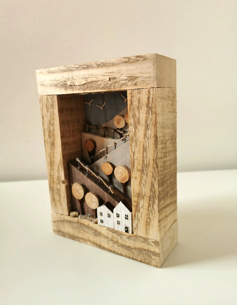 Dřevěný obrázek s domečky - Cesta k výšinám