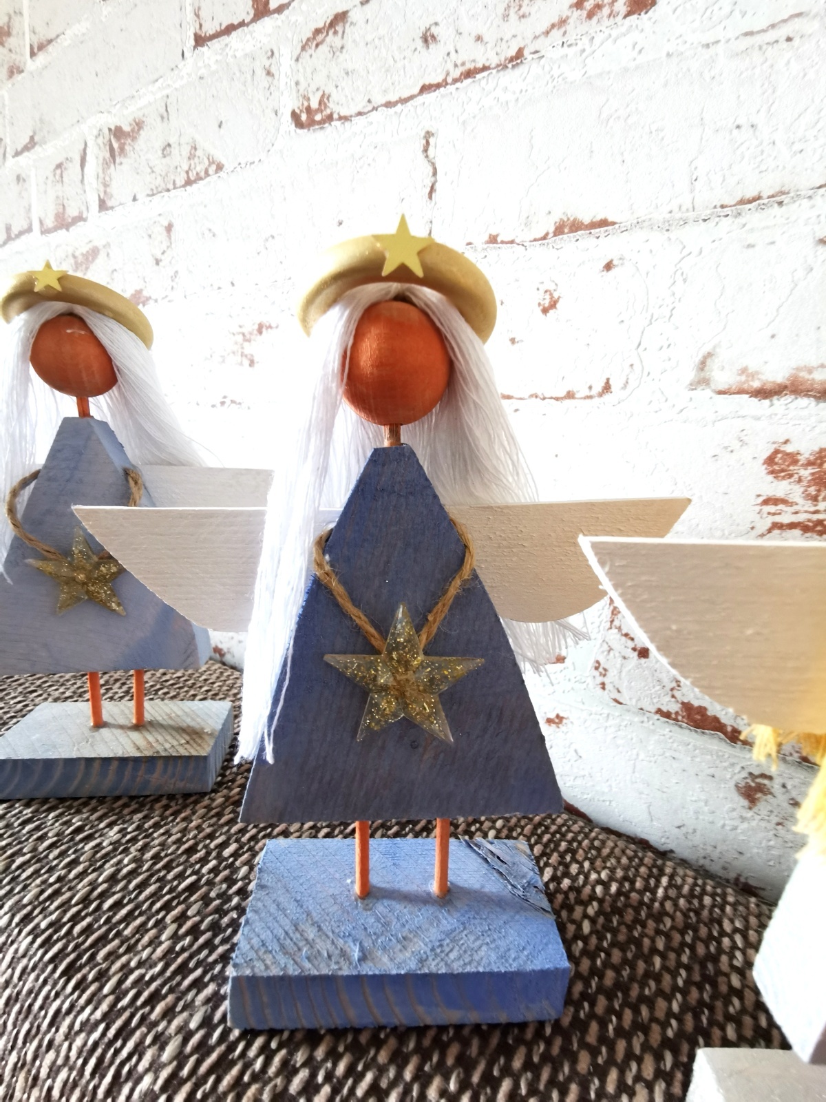 Dřevěná dekorace - Andělská plnoštíhlá postavička 