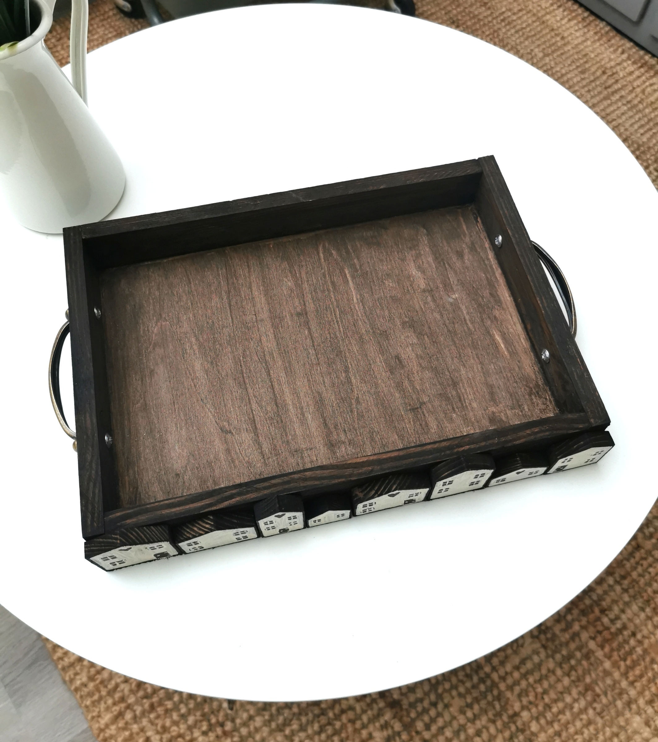 Velký dřevěný tácek s vintage kovovými madly