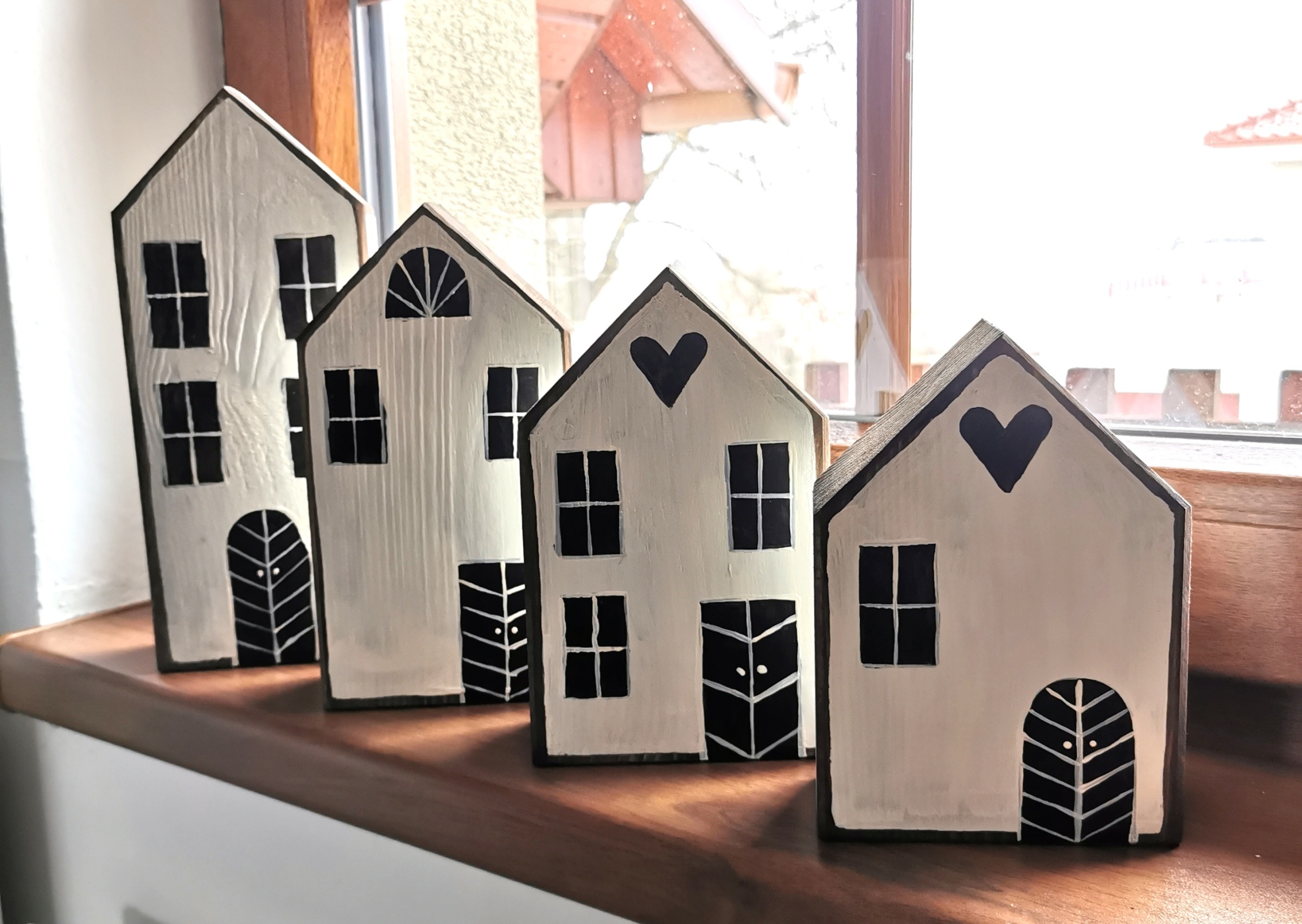 Dřevěné dekorace ve tvaru domečku - MAXI SVĚTLÝ (1kus)