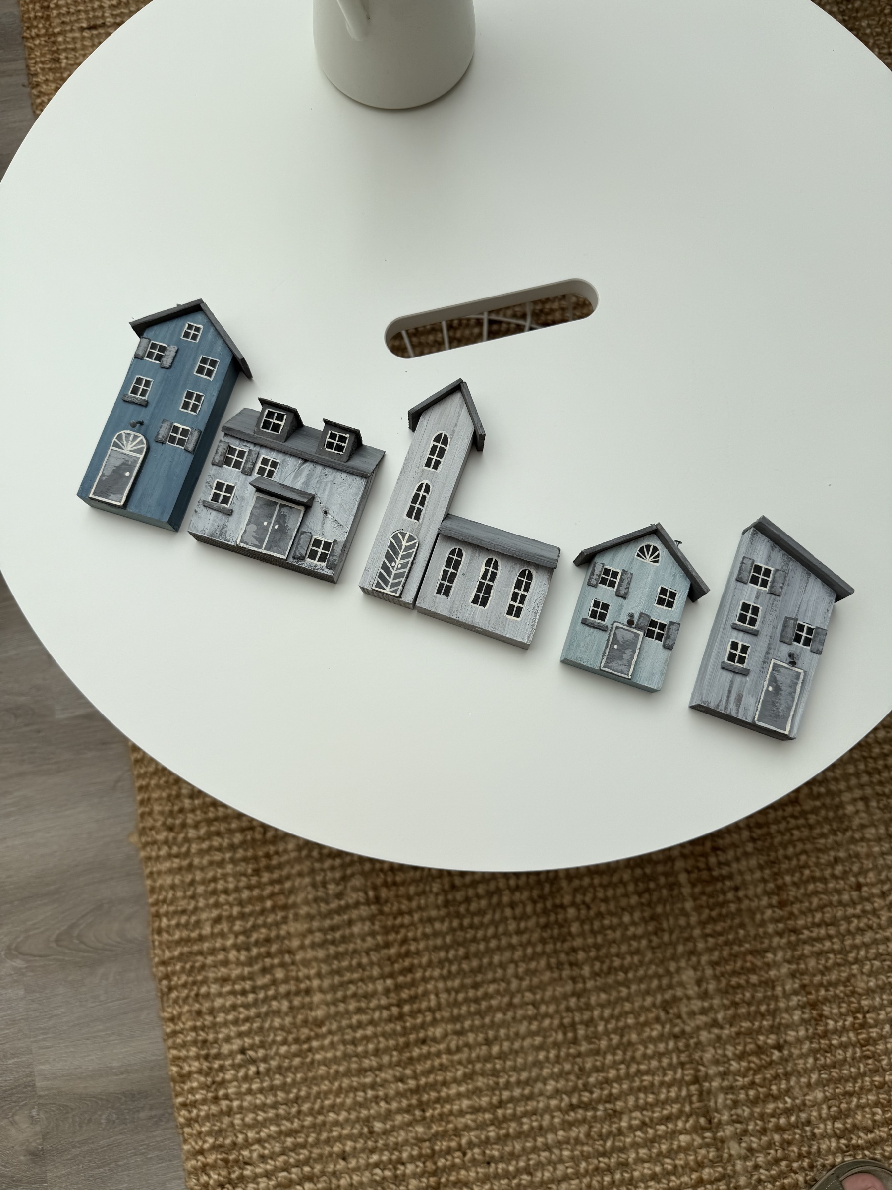 Dekorace na dveřní zárubeň s domečky