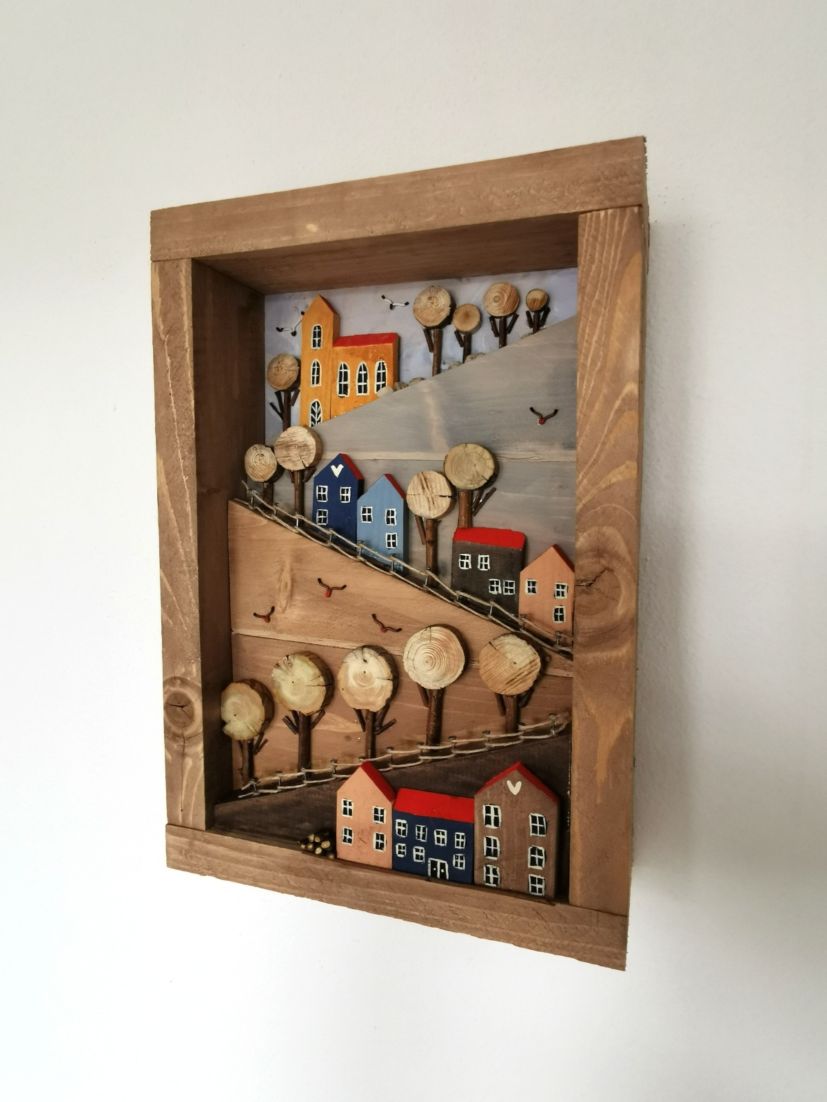 Dřevěný obraz s domečky - Nebeská pouť