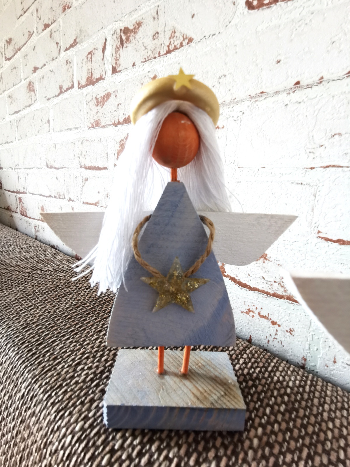 Dřevěná dekorace - Andělská plnoštíhlá postavička 