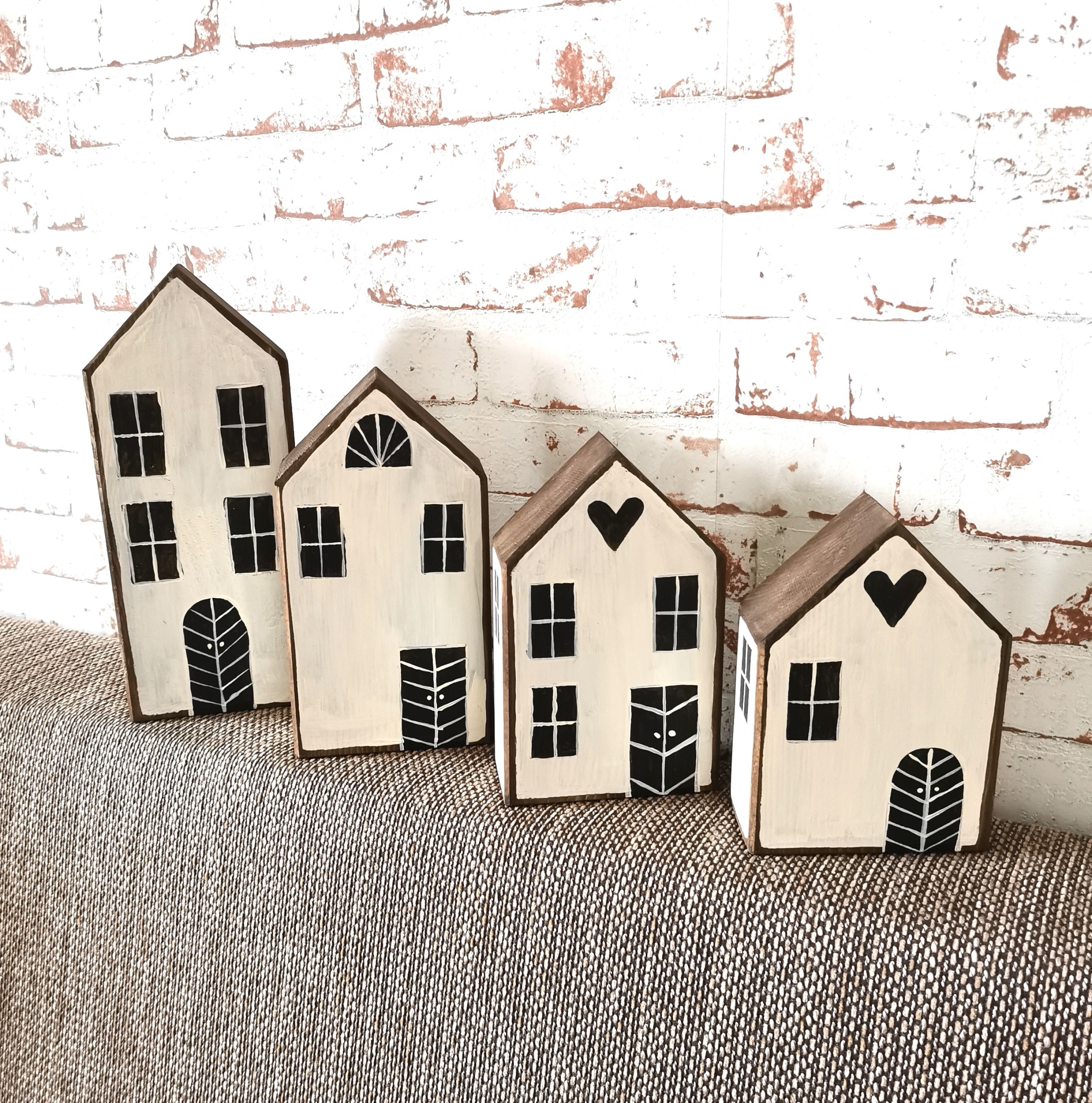 Dřevěné dekorace ve tvaru domečku - MAXI SVĚTLÝ (1kus)