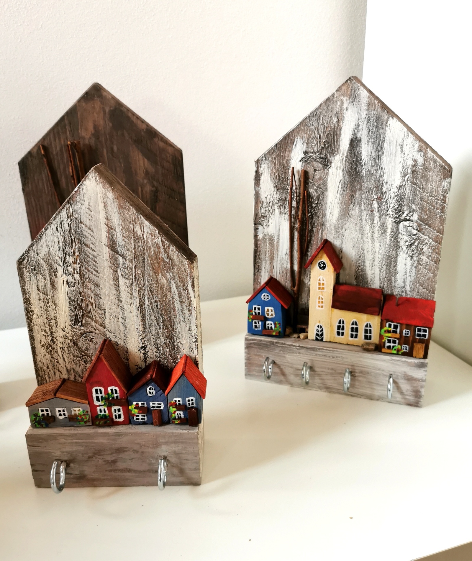 Dřevěný věšák na klíče