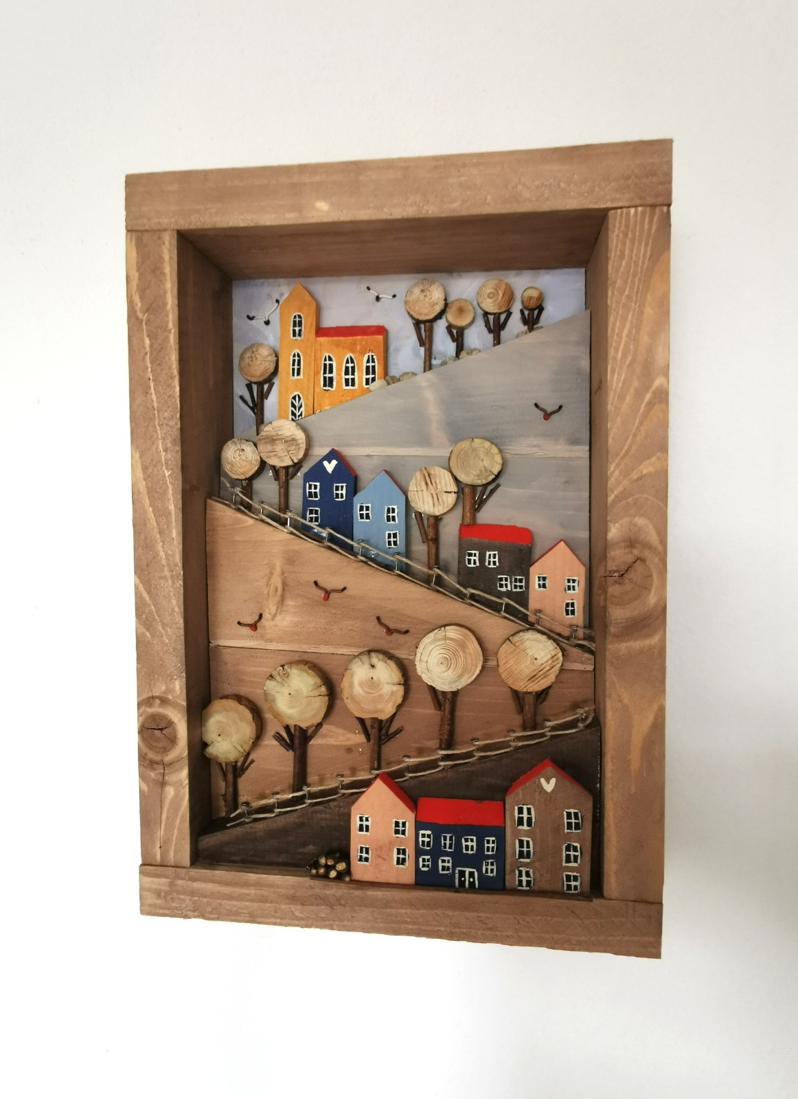 Dřevěný obraz s domečky - Nebeská pouť