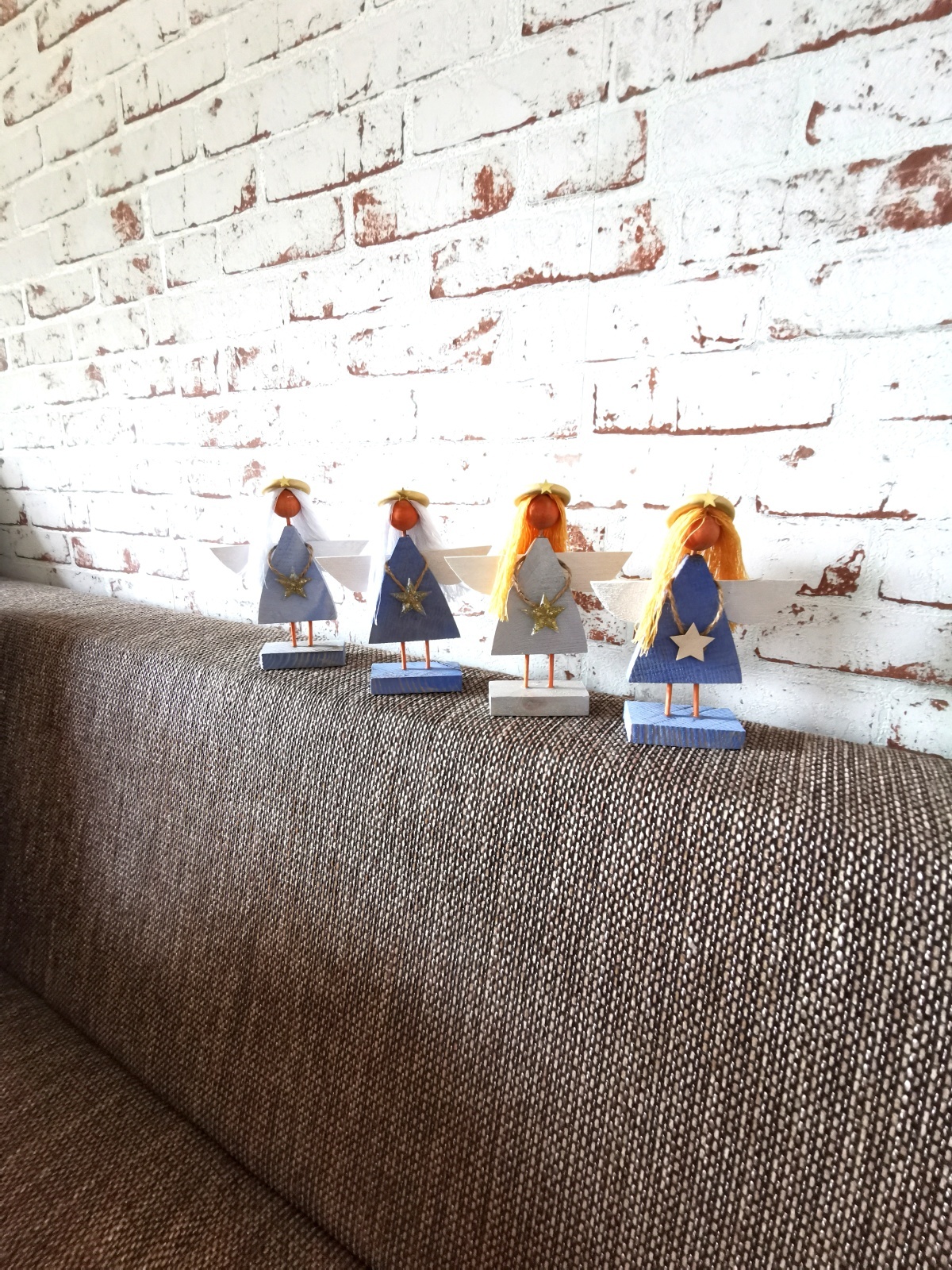 Dřevěná dekorace - Andělská plnoštíhlá postavička 