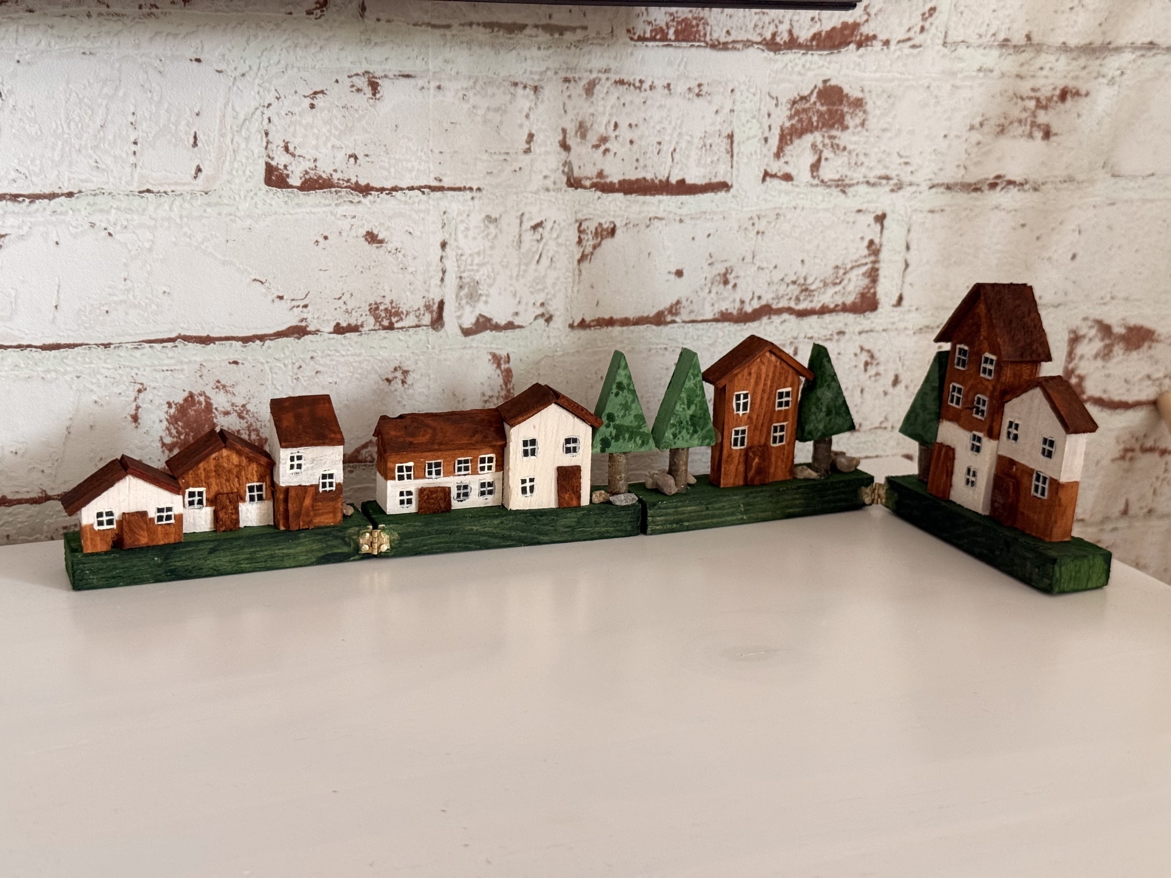 Alpské městečko – skládací dřevěná dekorace s domečky