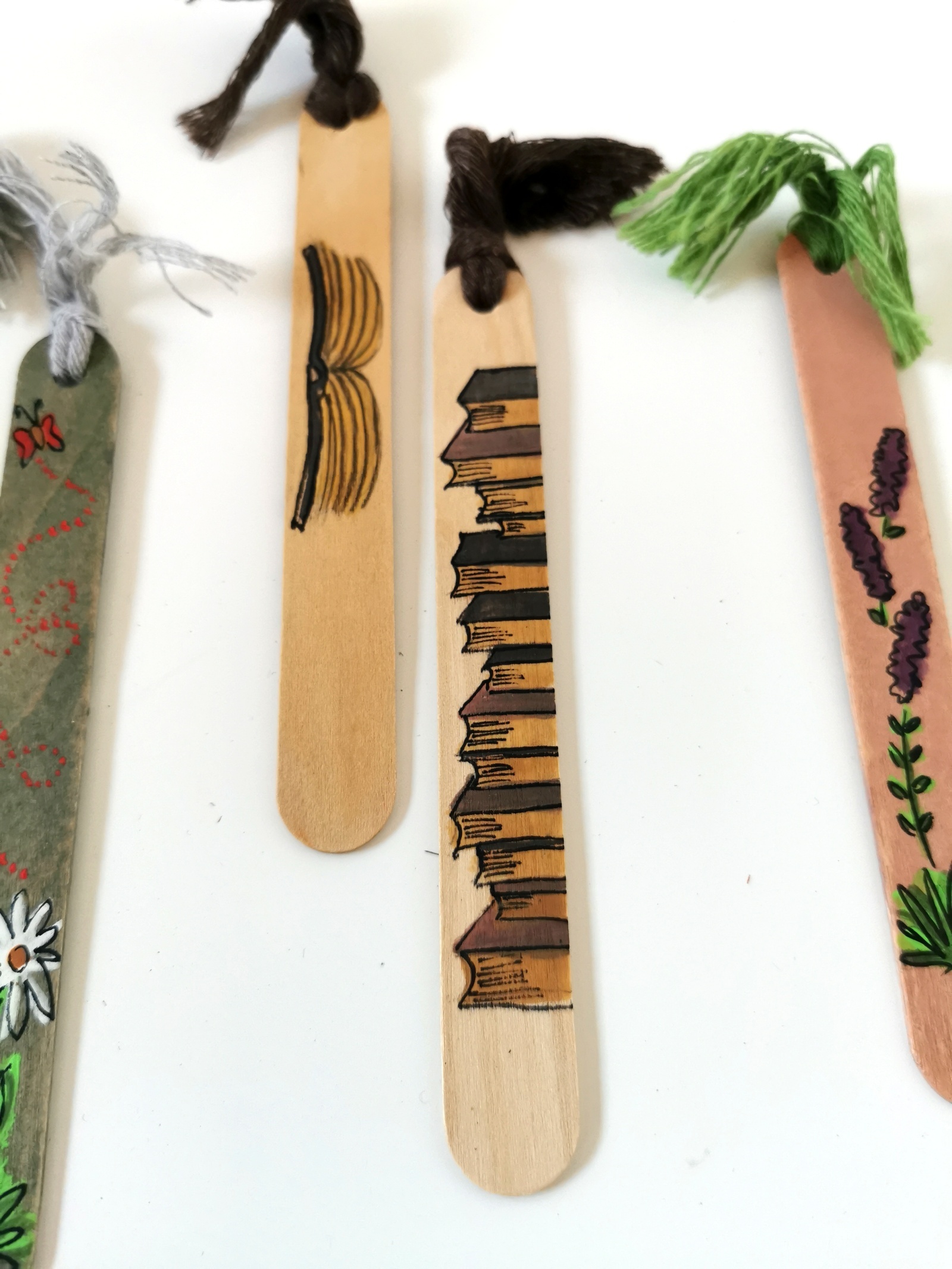 Dřevěná záložka do knihy