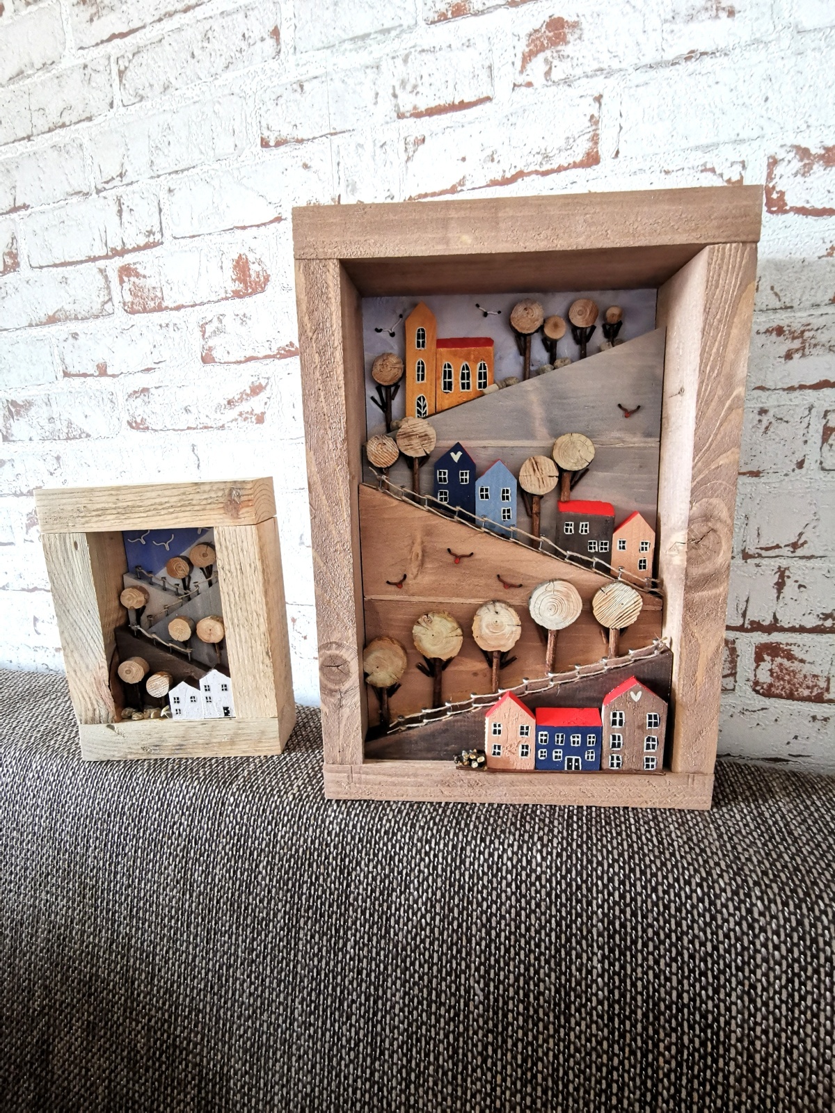 Dřevěný obraz s domečky - Nebeská pouť