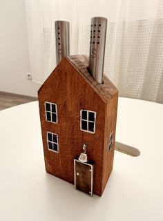 Hnědý domeček se solničkou a pepřenkou