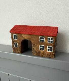 Dřevěný domeček - Venkovský domeček s průjezdem