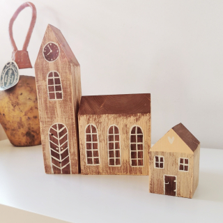 Dekorace dřevěný kostelíček
