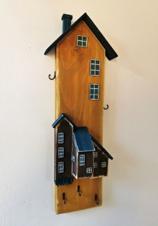 Věšák na klíče ve tvaru domečku