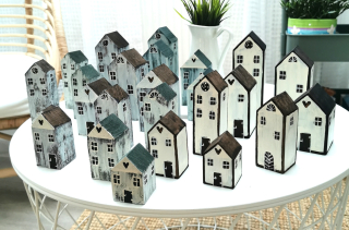 Dřevěné dekorace ve tvaru domečků - větší (4kusy)