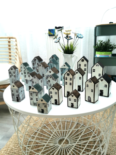 Dřevěné dekorace ve tvaru domečků - menší (4kusy)
