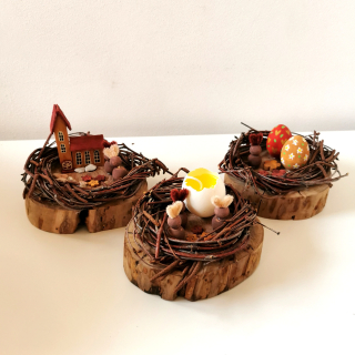 Velikonoční dekorace na slivoňovém dřevě